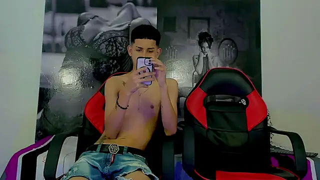 Snapshot of migueyalejo_teens chatting on 12.14.24 migueyalejo teens online show from 12.14.24