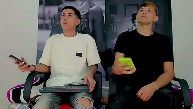 Snapshot of migueyalejo_teens chatting on 12.15.24 migueyalejo teens online show from 12.15.24