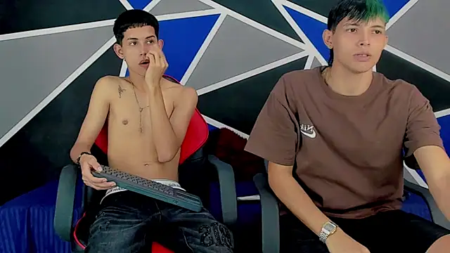 Snapshot of migueyalejo_teens chatting on 01.17.25 migueyalejo teens online show from 01.17.25