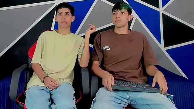 Snapshot of migueyalejo_teens chatting on 01.23.25 migueyalejo teens online show from 01.23.25