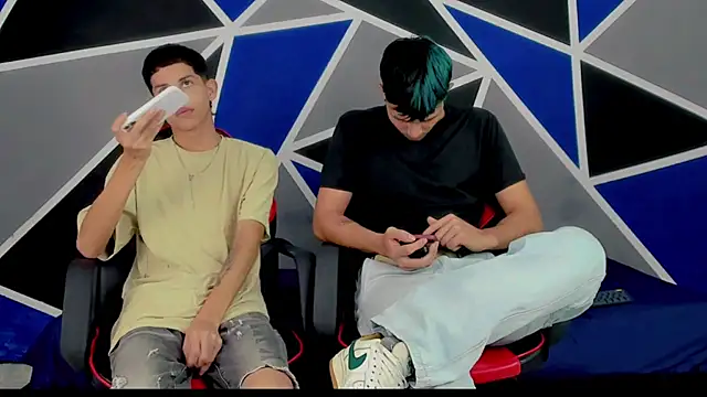 Snapshot of migueyalejo_teens chatting on 02.16.25 migueyalejo teens online show from 02.16.25