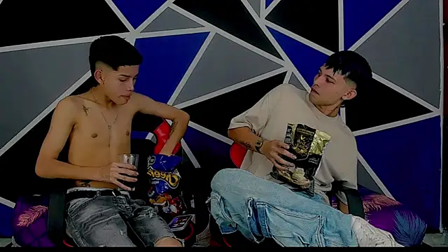 Snapshot of migueyalejo_teens chatting on 02.25.25 migueyalejo teens online show from 02.25.25