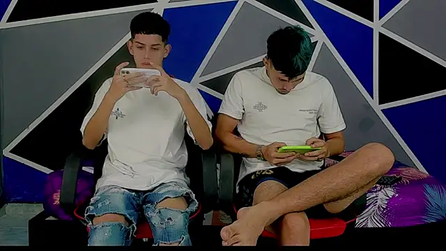 Snapshot of migueyalejo_teens chatting on 03.04.25 migueyalejo teens online show from 03.04.25