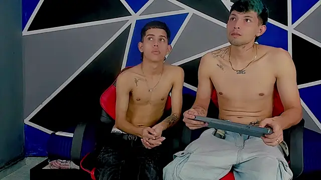 Snapshot of migueyalejo_teens chatting on 03.07.25 migueyalejo teens online show from 03.07.25