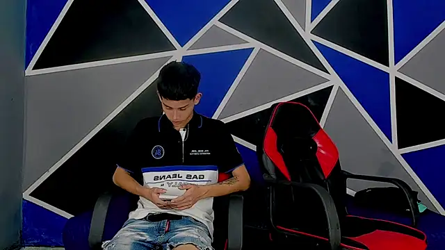 Snapshot of migueyalejo_teens chatting on 03.12.25 migueyalejo teens online show from 03.12.25