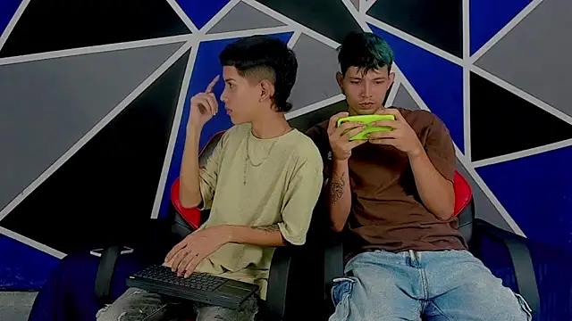 Snapshot of migueyalejo_teens chatting on 03.13.25 migueyalejo teens online show from 03.13.25