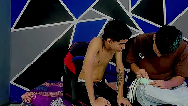 Snapshot of migueyalejo_teens chatting on 03.19.25 migueyalejo teens online show from 03.19.25