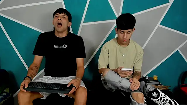 Snapshot of migueyalejo_teens chatting on 09.26.25 migueyalejo teens online show from 09.26.25