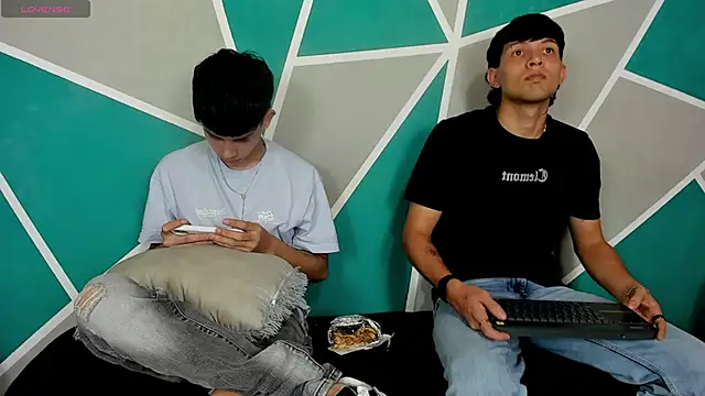 Snapshot of migueyalejo_teens chatting on 09.27.25 migueyalejo teens online show from 09.27.25