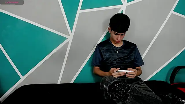 Snapshot of migueyalejo_teens chatting on 10.02.25 migueyalejo teens online show from 10.02.25