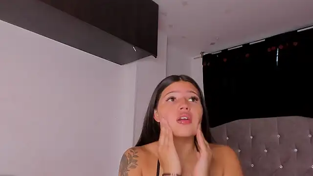 Snapshot of game_with_lesbians_ chatting on 10.09.25 game with lesbians online show from 10.09.25