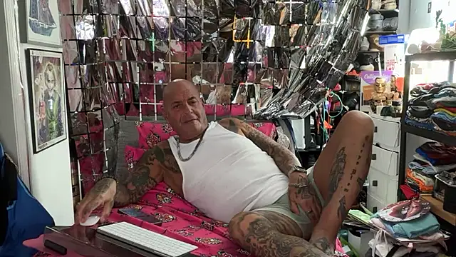 joeytatts66 online show from 04.21.26