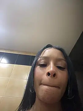 Snapshot of natali_henao chatting on 03.10.25 natali henao online show from 03.10.25