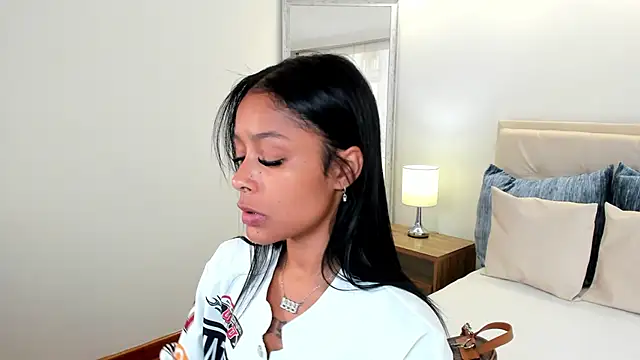 Snapshot of natali_henao chatting on 09.15.25 natali henao online show from 09.15.25