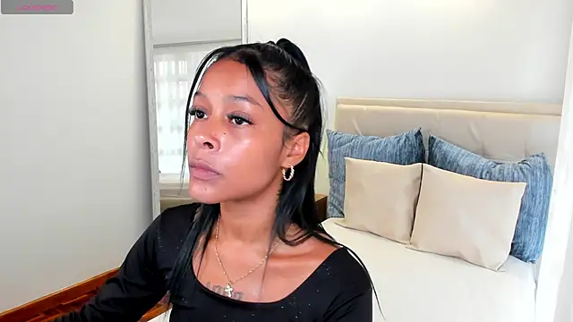 Snapshot of natali_henao chatting on 09.26.25 natali henao online show from 09.26.25