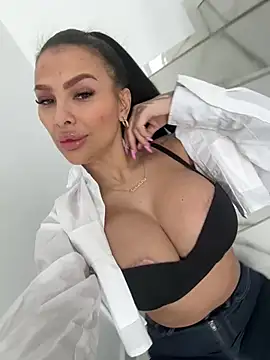 Snapshot of firesbomb777 chatting on 02.17.25 firesbomb777 online show from 02.17.25