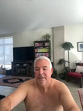 Snapshot of aarosteev2 chatting on 09.22.25 aarosteev2 online show from 09.22.25