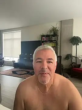 Snapshot of aarosteev2 chatting on 10.08.25 aarosteev2 online show from 10.08.25