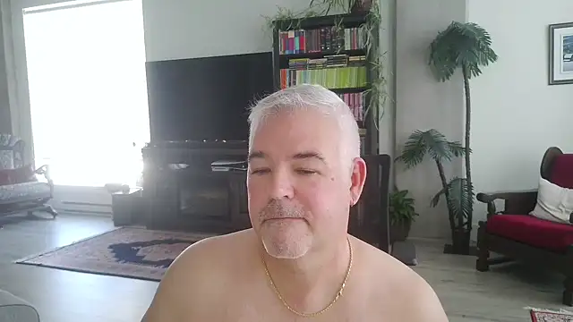 Snapshot of aarosteev2 chatting on 10.20.25 aarosteev2 online show from 10.20.25