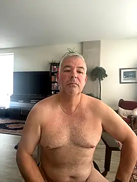 Snapshot of aarosteev2 chatting on 10.22.25 aarosteev2 online show from 10.22.25