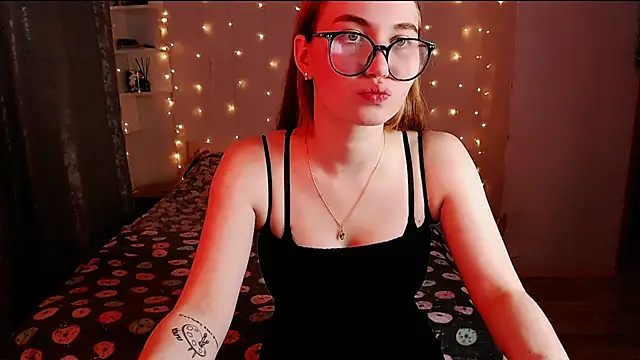 Snapshot of Miya_Mark chatting on 12.16.24 Miya Mark online show from 12.16.24