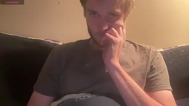 Snapshot of anomalies_ig chatting on 12.21.25 anomalies ig online show from 12.21.25