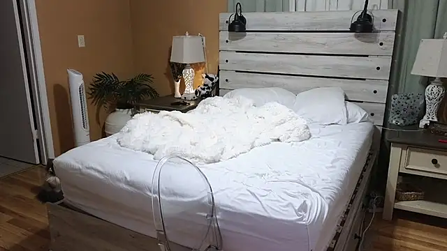 TexasTattooedHouseWife online show from 12.23.25