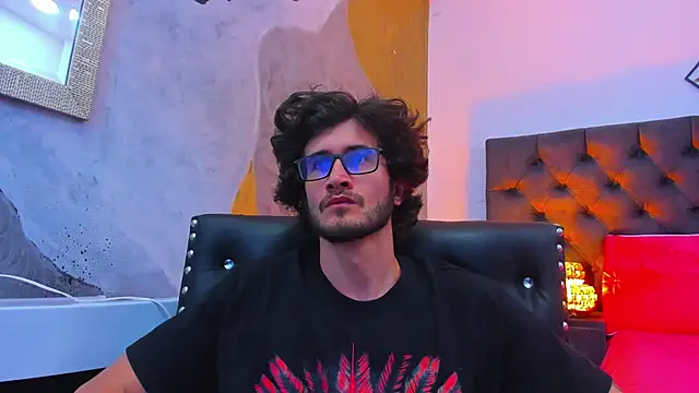 Loggan donnelly online show from 12.26.24