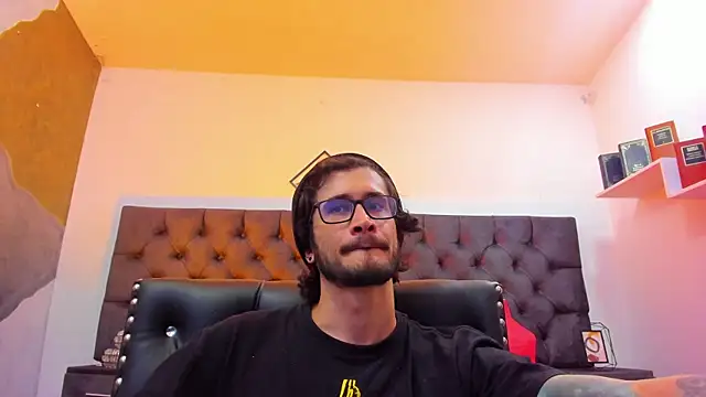 Loggan donnelly online show from 12.28.24