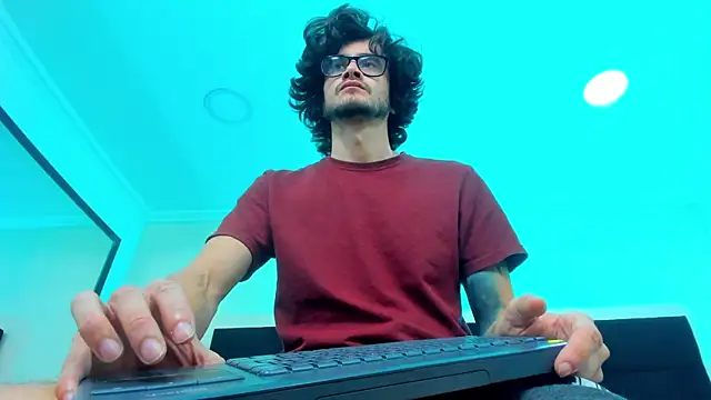 Loggan donnelly online show from 02.02.25