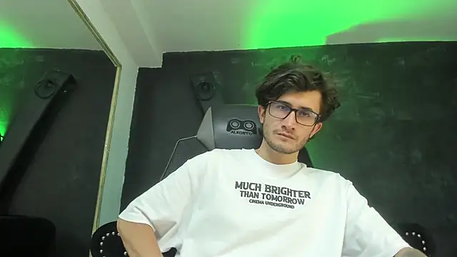 Loggan donnelly online show from 09.12.25