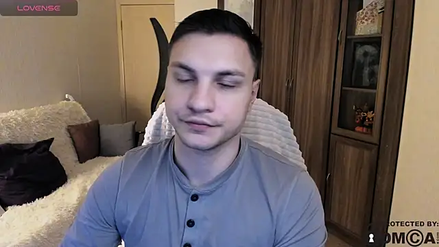 Snapshot of handsome_guy01 chatting on 10.25.25 handsome guy01 online show from 10.25.25