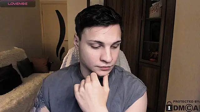 Snapshot of handsome_guy01 chatting on 11.15.25 handsome guy01 online show from 11.15.25