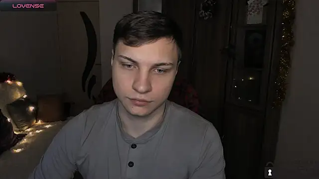 Snapshot of handsome_guy01 chatting on 11.27.25 handsome guy01 online show from 11.27.25