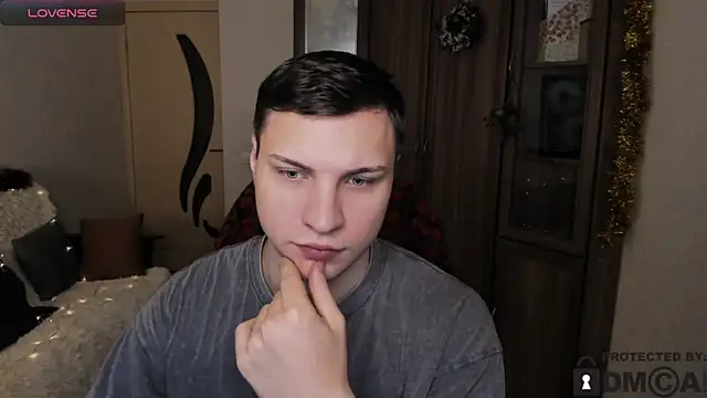 Snapshot of handsome_guy01 chatting on 11.28.25 handsome guy01 online show from 11.28.25