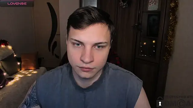 Snapshot of handsome_guy01 chatting on 12.01.25 handsome guy01 online show from 12.01.25