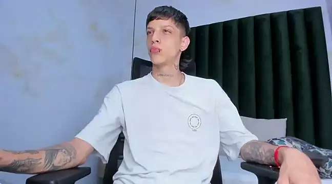 Snapshot of Adam_hard_ chatting on 12.04.24 Adam hard online show from 12.04.24