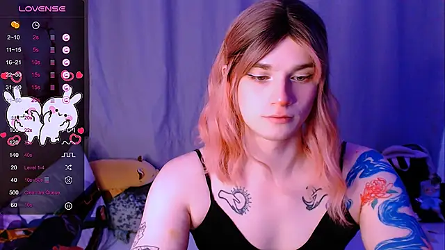 Snapshot of Alice_Hells chatting on 10.17.25 Alice Hells online show from 10.17.25