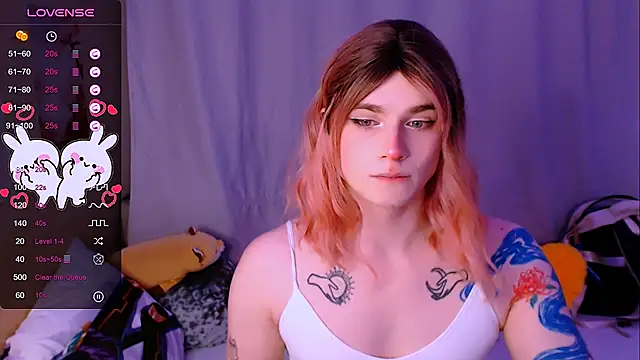 Snapshot of Alice_Hells chatting on 10.25.25 Alice Hells online show from 10.25.25