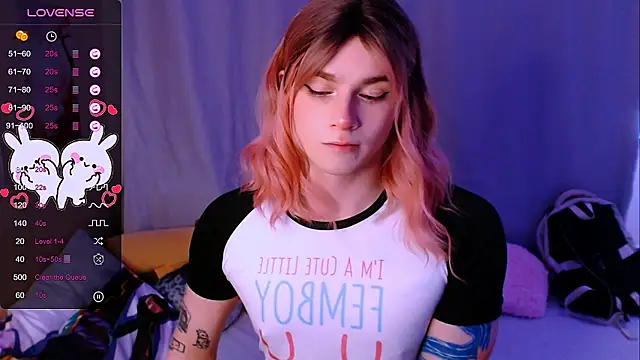 Snapshot of Alice_Hells chatting on 10.27.25 Alice Hells online show from 10.27.25