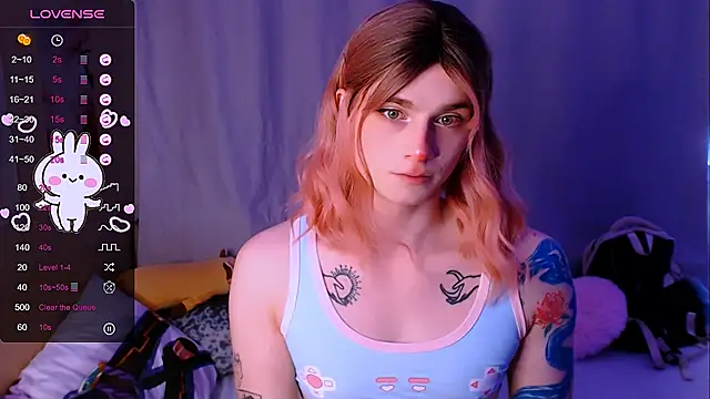 Snapshot of Alice_Hells chatting on 10.29.25 Alice Hells online show from 10.29.25