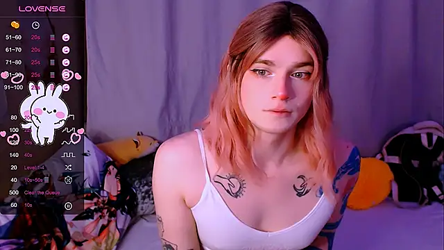 Snapshot of Alice_Hells chatting on 11.25.25 Alice Hells online show from 11.25.25