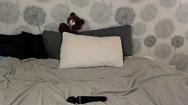 Snapshot of EngelFugler chatting on 01.23.25 EngelFugler online show from 01.23.25