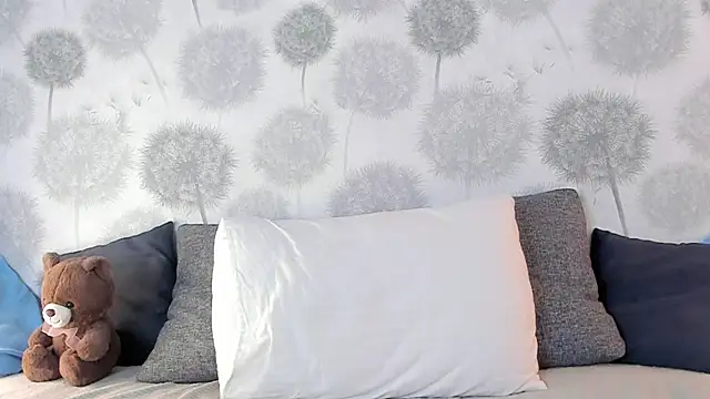 Snapshot of EngelFugler chatting on 01.28.25 EngelFugler online show from 01.28.25