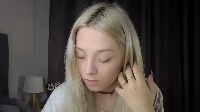 Snapshot of EngelFugler chatting on 09.14.25 EngelFugler online show from 09.14.25