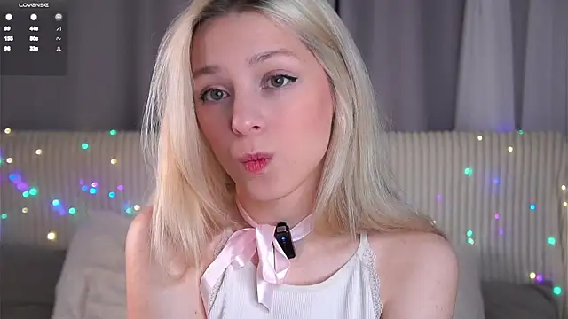 Snapshot of EngelFugler chatting on 12.14.25 EngelFugler online show from 12.14.25