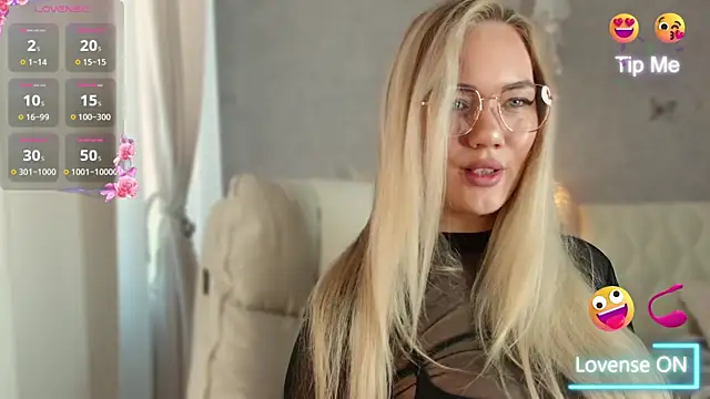 Snapshot of LianaCruz__ chatting on 01.25.25 LianaCruz online show from 01.25.25