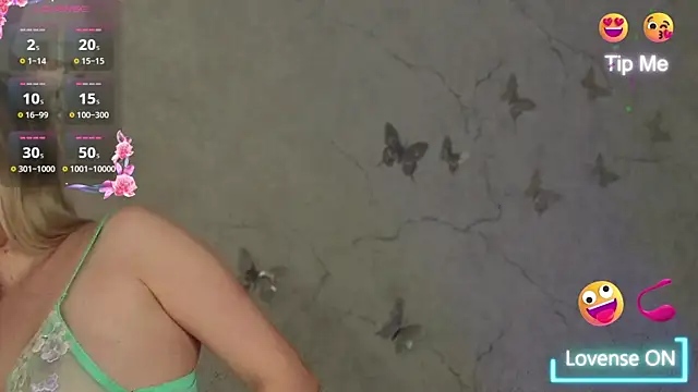 Snapshot of LianaCruz__ chatting on 01.31.25 LianaCruz online show from 01.31.25