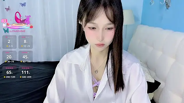 Snapshot of -Wendy__ chatting on 04.03.26 -Wendy online show from 04.03.26