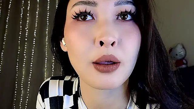 Snapshot of honey_yani chatting on 03.15.26 honey yani online show from 03.15.26